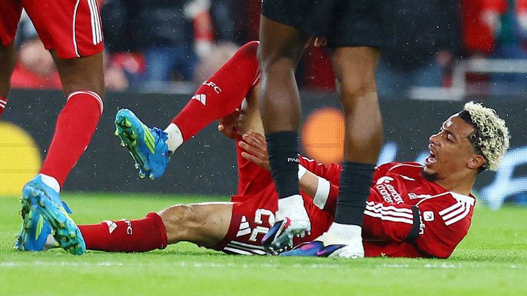 Liverpool-Stürmer Hugo Ekitike fällt voraussichtlich lange aus.