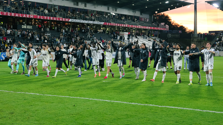 Elversberg bejubelt den jüngsten Heimsieg gegen den KSC. Im Topspiel geht es HEUTE gegen Darmstadt. 