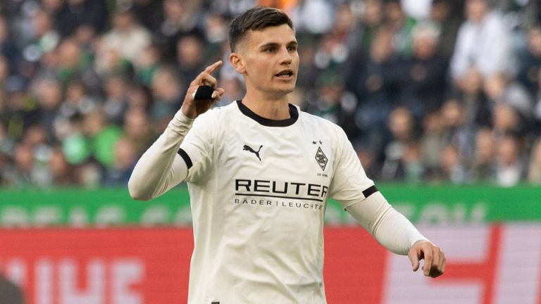 Yannik Engelhardt spielt in dieser Saison auf Leihbasis für Gladbach.