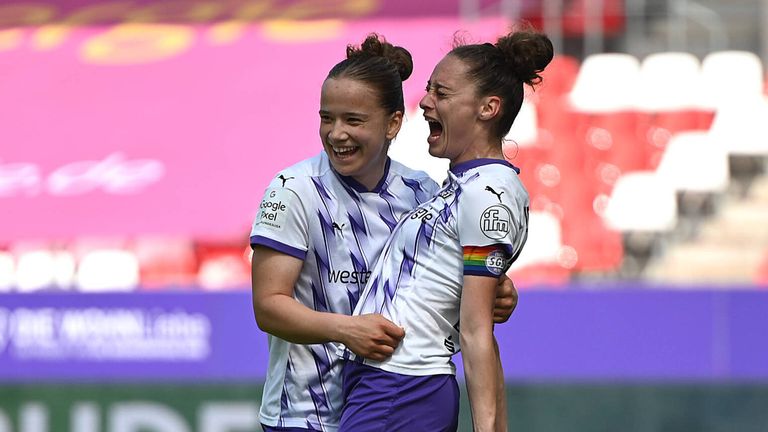 Die Essenerinnen bejubeln einen spektakulären Sieg gegen Jena. 