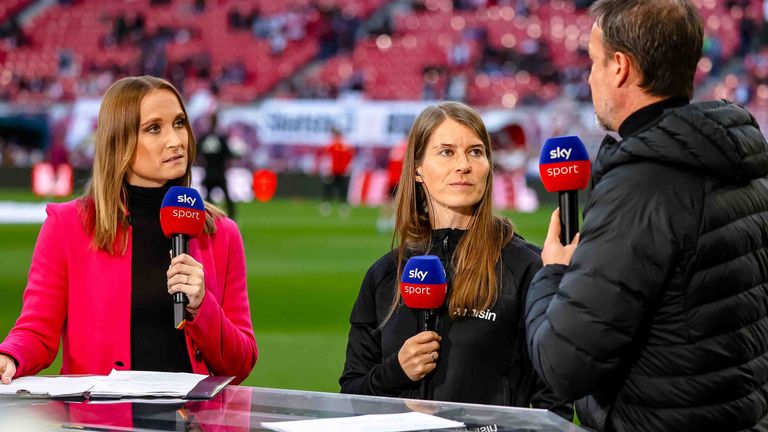 Nele Ocik (l.) im Interview mit Marie-Louise Eta und Fredi Bobic.