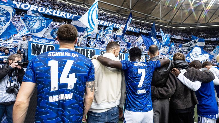 Der FC Schalke 04 möchte am Samstag gegen Düsseldorf mit der Nordkurve in der VELTINS-Arena den Bundesliga-Aufstieg feiern.