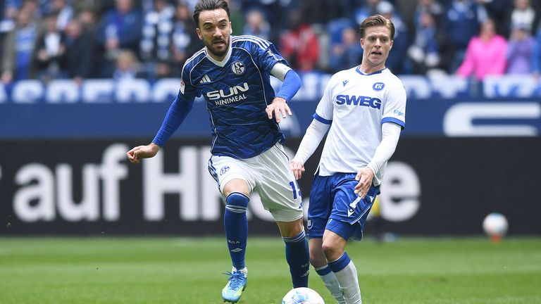 FC Schalke 04 gegen den Karlsruher SC.