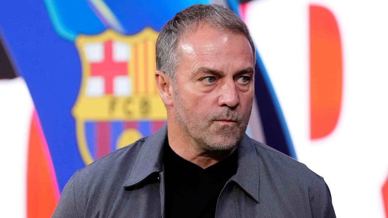 Hansi Flick soll einem Medienbericht zufolge langfristig beim FC Barcelona bleiben, wenn es nach dem Verein ginge.