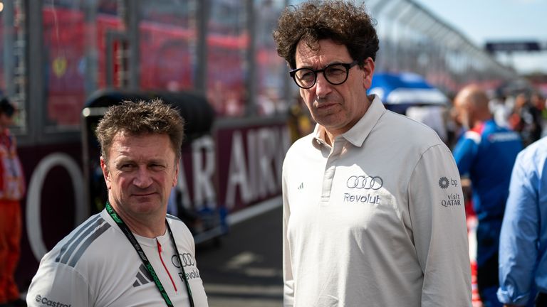 Allan McNish (l.)