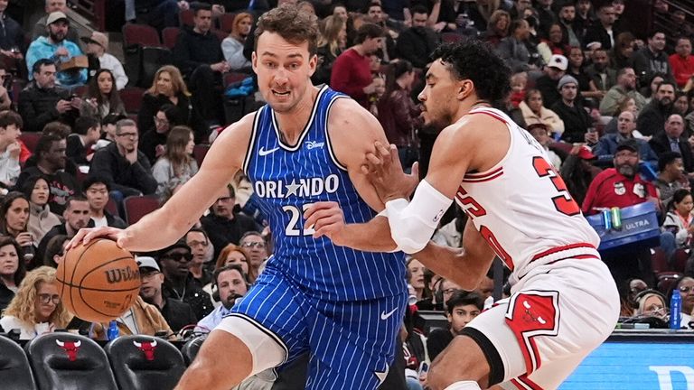 Franz Wagner (l.) hofft mit Orlando noch auf die direkte Qualifikation für die Playoffs. 