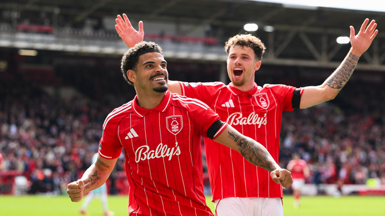 Morgan Gibbs-White (l.) sorgt mit seinem Dreierpack für den Sieg am Wochenende. Heute geht es für Nottingham gegen Sunderland.