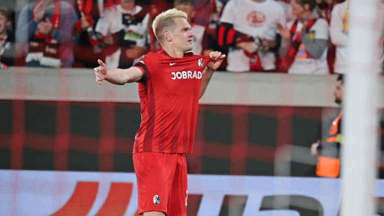 Freiburgs Matthias Ginter sorgt mit seinem Treffer für den 3:0-Endstand. Am Donnerstag, den 16.04. steigt das Rückspiel gegen Celta Vigo. 