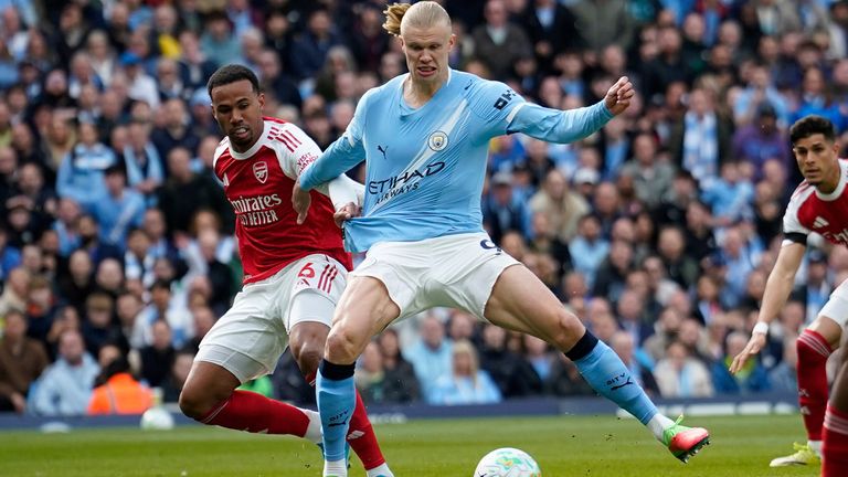 Manchester City und der FC Arsenal kämpfen in der Premier League um den Titel. 