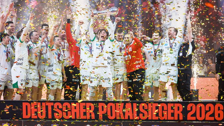 Die Füchse Berlin feiern gegen den BHC ihren zweiten DHB-Pokaltitel in der Vereinshistorie.