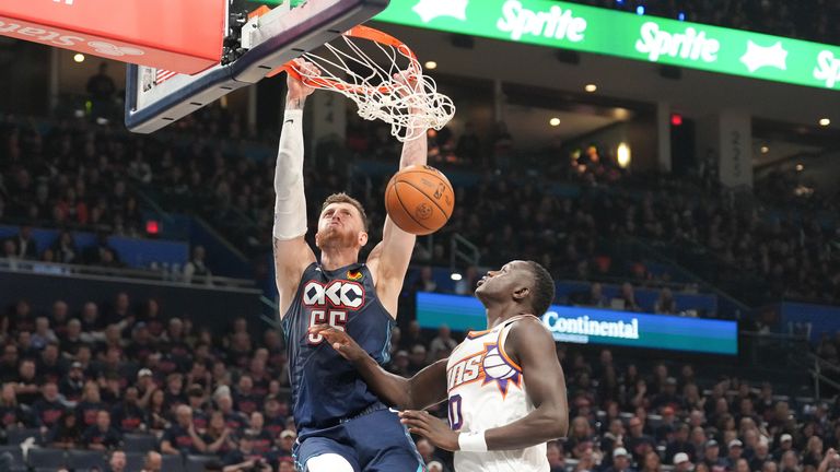 Isaiah Hartenstein (l.) überzeugt in Spiel 2.