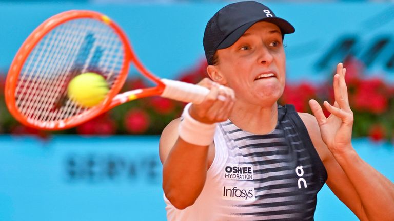 Iga Swiatek musste in Madrid aufgeben.