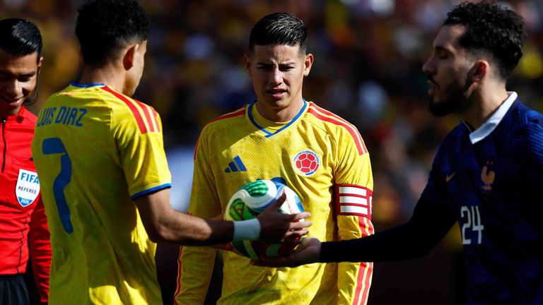 Nach dem Freundschaftsspiel gegen Frankreich muss Ex-Bayern-Star James Rodriguez ins Krankenhaus.