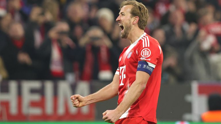 Harry Kane bejubelt den Last-Minute-Sieg der Bayern ausgelassen.