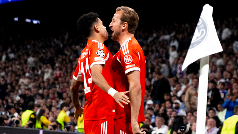 Die Torschützen Luis Diaz (l.) und Harry Kane (r.) beim Torjubel. Am Mittwoch, den 15. April steigt das Rückspiel gegen Real in München. 