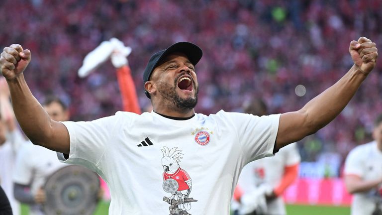 Vincent Kompany bejubelt den Meistertitel mit seinen Bayern ausgelassen. 