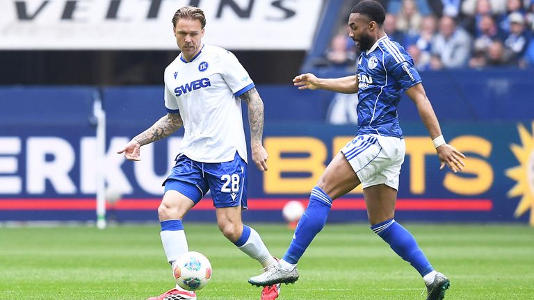 Der FC Schalke 04 trifft auf den KSC.