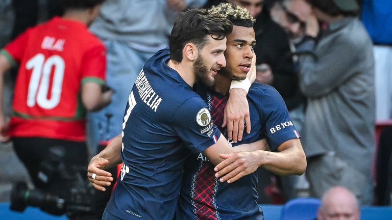 Torschützen unter sich: Khvicha Kvaratskhelia (l.) und Desire Doue.