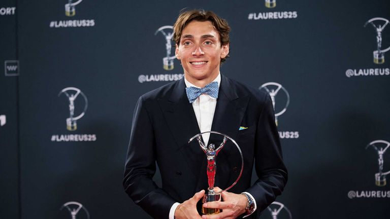 Der schwedischen Leichtathletik-Star Mondo Duplantis gewinnt den Laureus World Sportsman of the Year 2025 Award. 