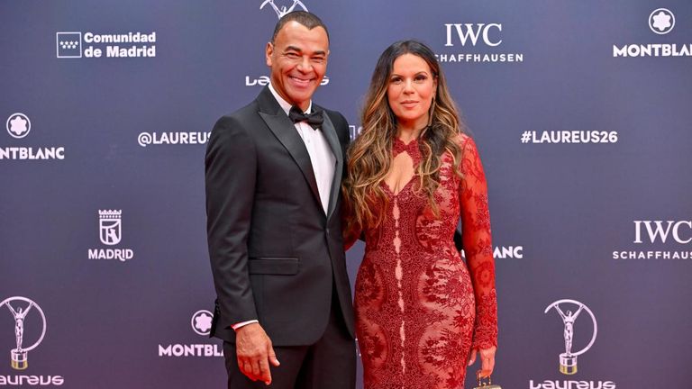 Ehemaliger brasilianischer Nationalspieler Marcos Evangelista de Moraes mit seiner Frau Mariah Morais.