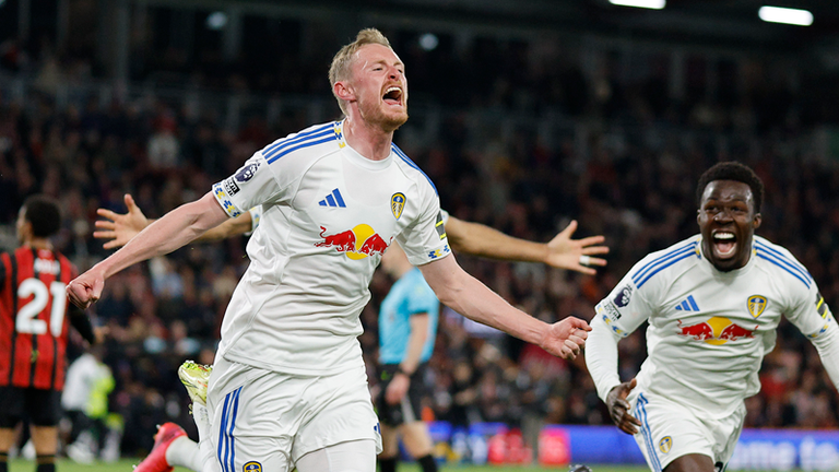 Sean Langstaff (l.) sorgt für den späten Ausgleich von Leeds. Am Freitag, den 1. Mai geht es für Leeds gegen Burnley.