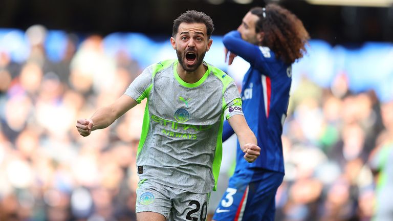 Bernardo Silva und Manchester City melden sich mit einem deutlichen Sieg gegen den FC Chelsea im Titelrennen zurück.
