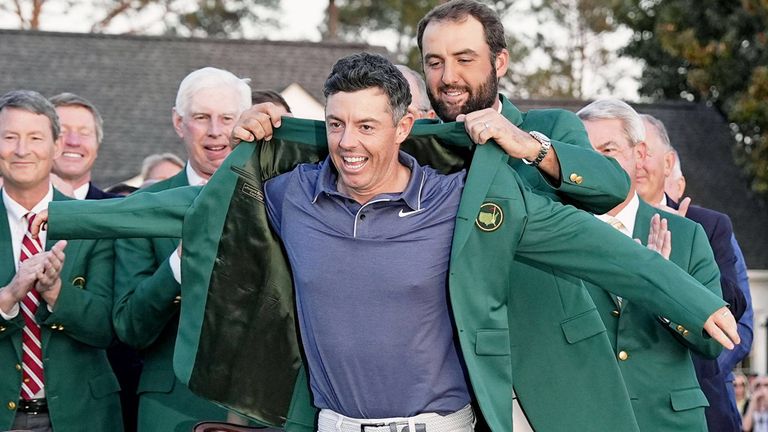 Titelverteidiger Rory McIlroy (vorne) und Scottie Scheffler (dahinter) zählen auch 2026 zu den Favoriten in Augusta.
