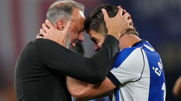 Pellegrino Matarazzo (l.) feiert mit Real Sociedad San Sebastian im spanischen Pokal seinen ersten Titel als Cheftrainer.
