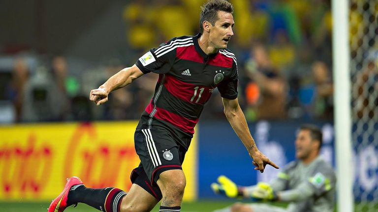 Mit insgesamt 16 Toren ist Miroslav Klose der Top-Torschütze bei Deutschlands Weltmeisterschaften.