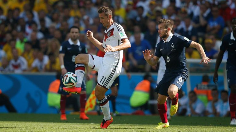 Miroslav Klose hält einen zweiten Deutschland-Rekord. Mit frischen 36 Jahren ist er der älteste deutsche Torschütze in einer WM.
