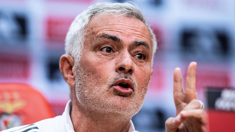 Jose Mourinho ist aktuell Trainer von Benfica.