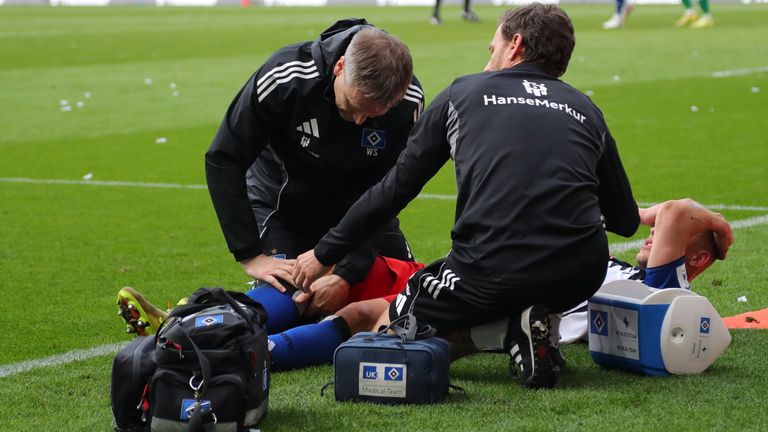 Miro Muheim verletzte sich im Nordderby gegen Bremen.