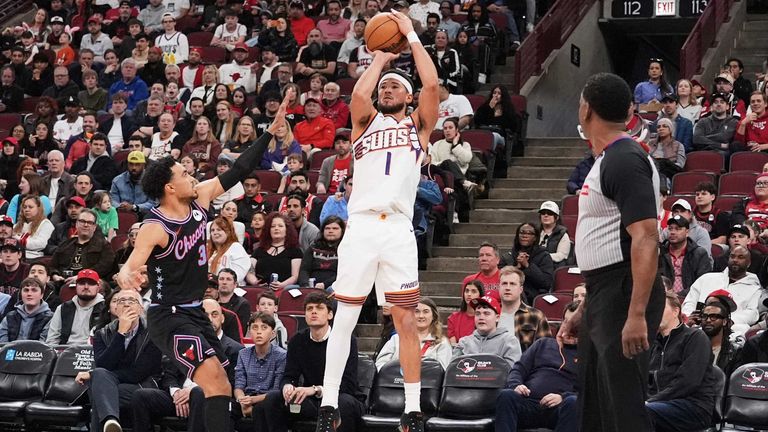 Die Detroit Pistons um Devin Booke bekommen es in der Nacht auf Sonntag mit den Philadelphia 76ers zu tun. Die Partie Live um 01:00 Uhr auf 