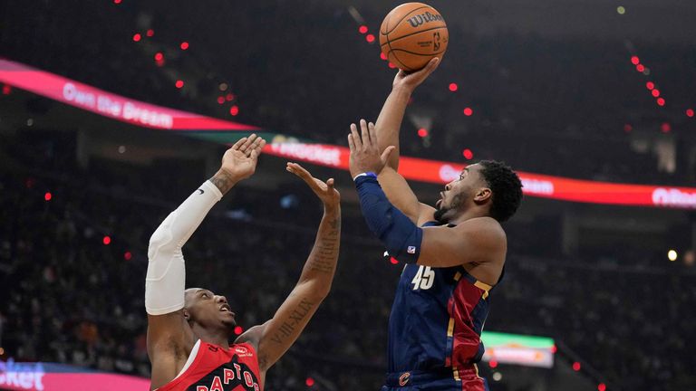 Donovan Mitchell (r.) überragte für die Cavaliers.