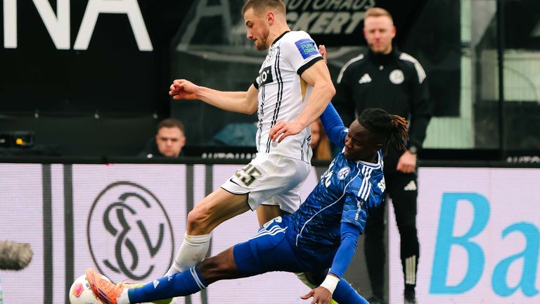 Moussa Ndiaye sieht im Duell mit Elversberg die Gelb-Rote Karte - im Nachhinein revidiert die DFL die Entscheidung.