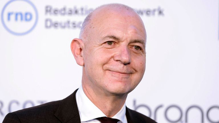 Präsident Bernd Neuendorf zeigt Interesse an einer Austragung der Fußball-WM 2038 und 2042 in Deutschland.