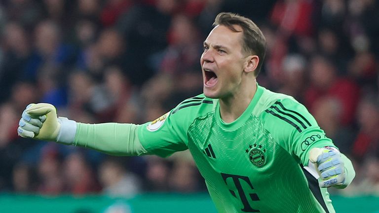 Manuel Neuer bejubelt den Einzug ins Pokalfinale.