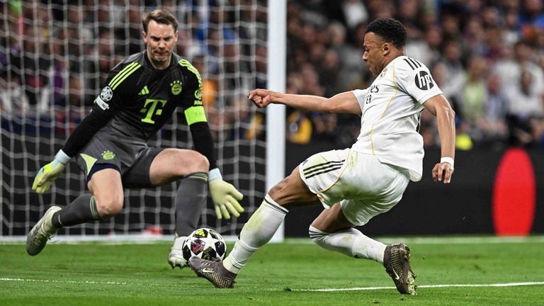 Manuel Neuer überragte mit hervorragenden Paraden beim ersten Sieg der Bayern in Madrid seit 2001.