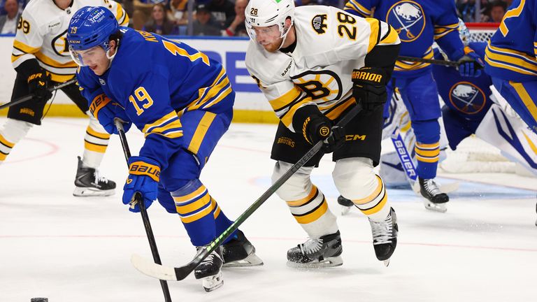 Liefern sich ein intensives Spiel: Buffalo (blau) und Boston.