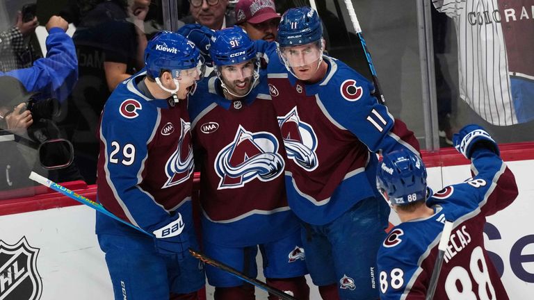 Duell der Gegensätze. Die Colorado Avalanche (im Bild, sicher bei den Playoffs) treffen heute Nacht um 02:30 Uhr auf die Vancouver Canucks