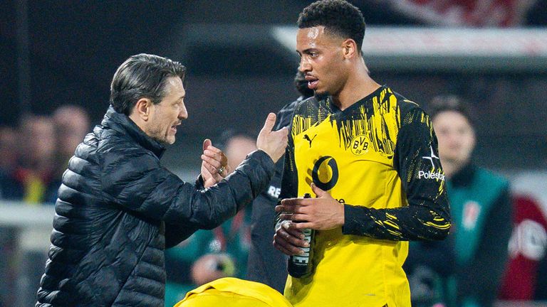 BVB-Coach Niko Kovac (l.) hofft auf eine Rückkehr des verletzten Felix Nmecha (r.) noch in dieser Saison.