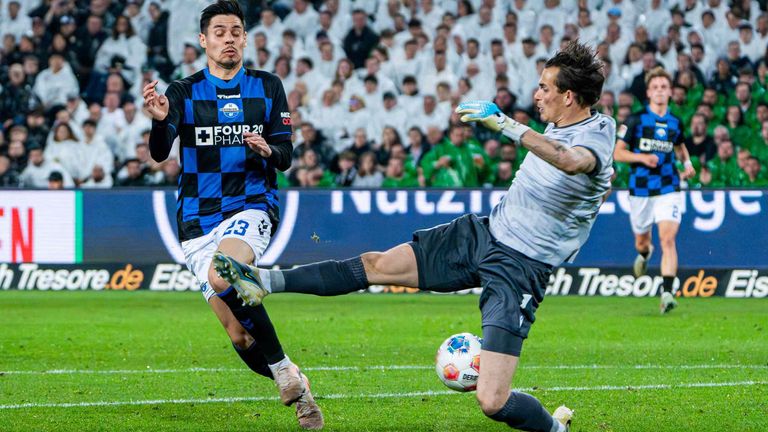 Raphael Obermair verletzte sich im Spiel gegen Hannover 96.