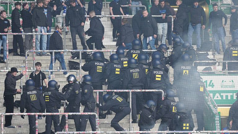 Kurz nach dem Nordderby gab es einen Polizei-Einsatz im HSV-Fanblock.