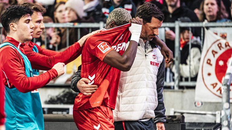 Ragnar Ache (2.v.r.) fehlt dem 1. FC Köln im Bundesliga-Endspurt.