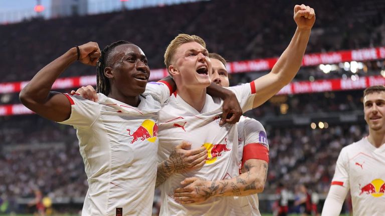 RB Leipzig kann sich in Frankfurt mit einem 3:1-Sieg behaupten.