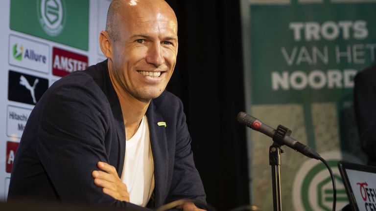 Arjen Robben bei der Pressekonferenz zu seiner Rückkehr zum FC Groningen.