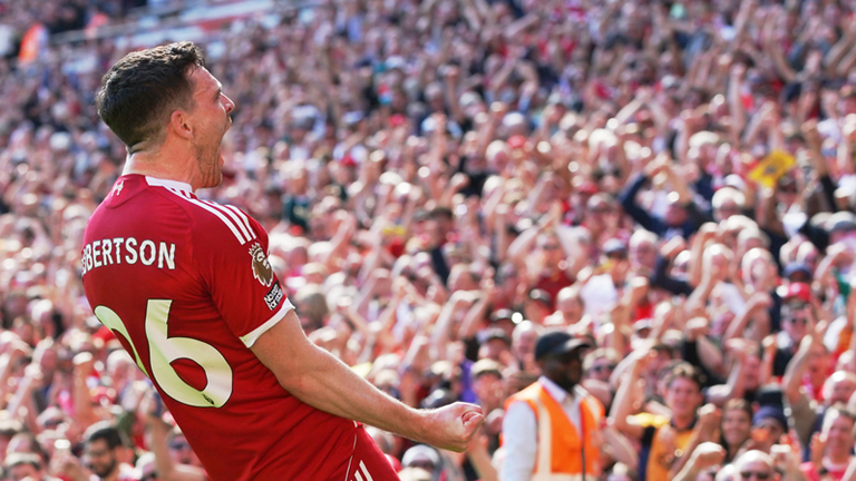 Andy Robertson jubelt vor den Liverpool-Fans nach seinem Treffer zum 2:0. Heute geht es gegen Manchester United.