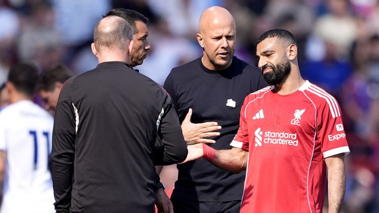 Mohamed Salah muss gegen Crystal Palace verletzungsbedingt das Feld verlassen.