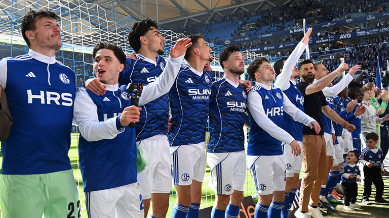 Schalke ist weiter auf Meisterkurs. HEUTE treffen die Knappen auf Verfolger Paderborn. 
