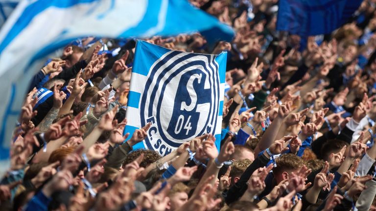Die Fans von Schalke 04 können für die kommenden Heimspiele über die Aufwärmmusik in der Veltins-Arena abstimmen.